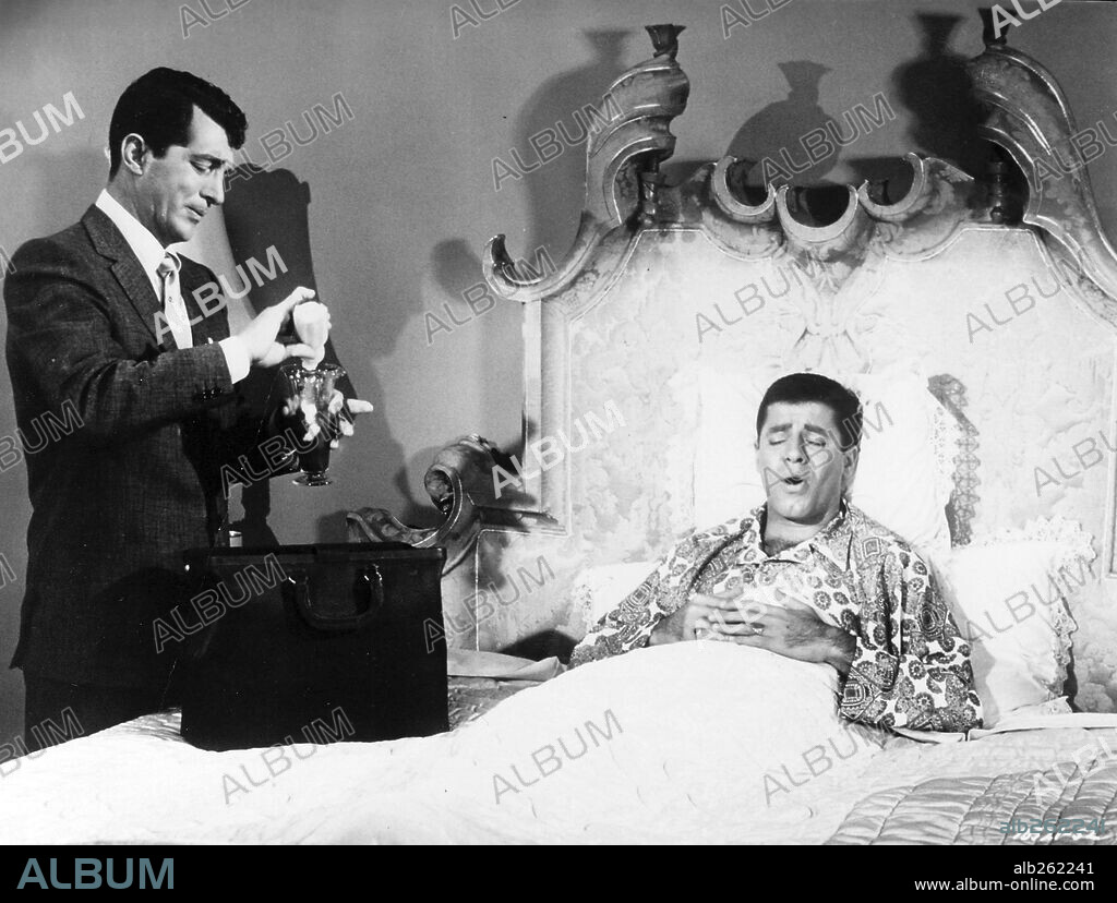 DEAN MARTIN and JERRY LEWIS in LIVING IT UP, 1954, directed by NORMAN TAUROG. Copyright PARAMOUNT PICTURES.
