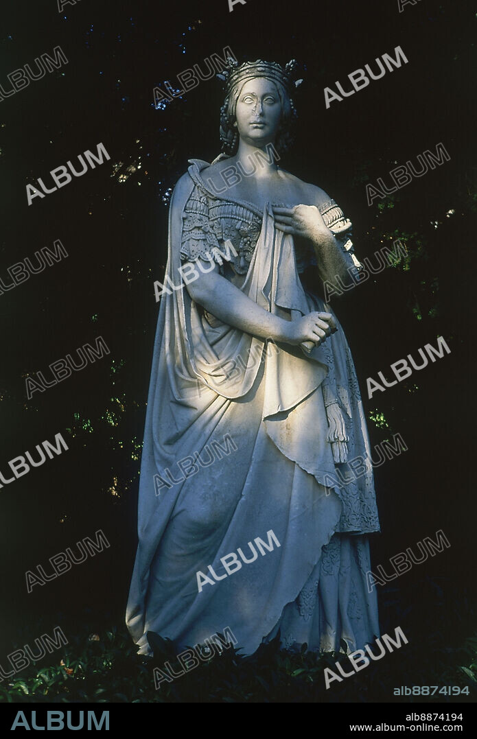 JOSÉ ÁLVAREZ CUBERO. ESTATUA DE MARIA LUISA DE PARMA (1751-1819) SITUADA EN LOS JARDINES DEL CAMPO DEL MORO DEL PALACIO REAL DE MADRID - NEOCLASICISMO ESPAÑO.