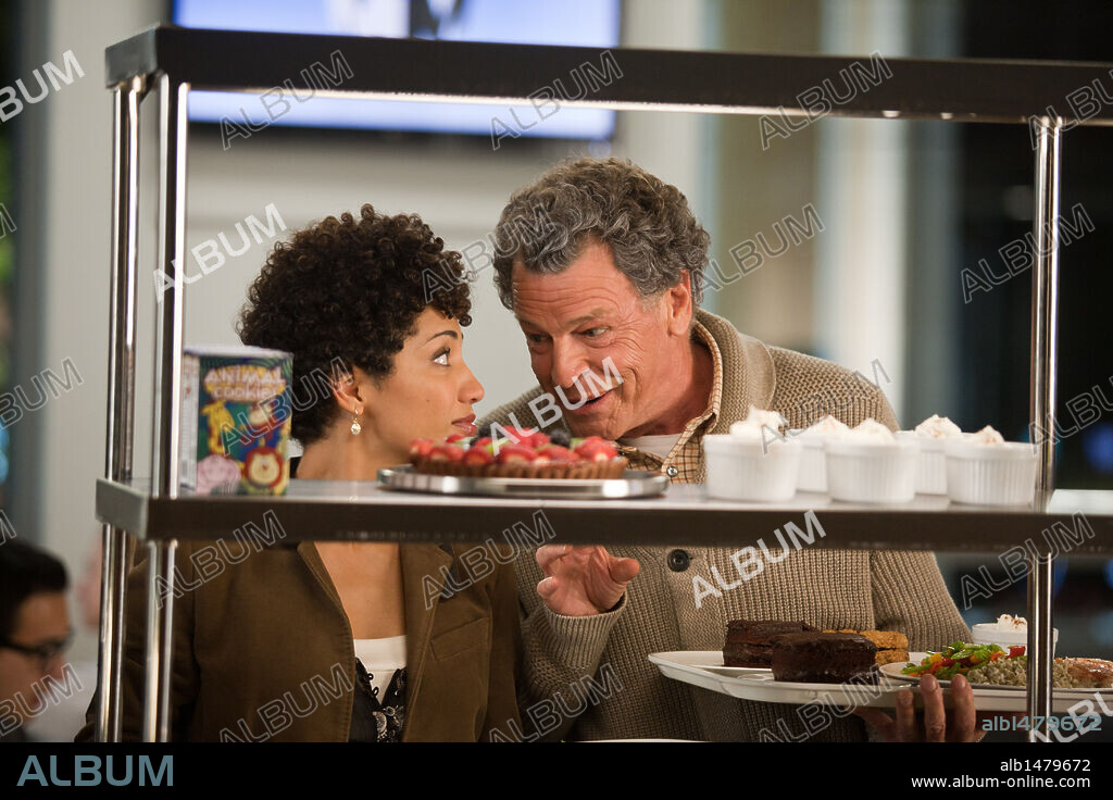JASIKA NICOLE y JOHN NOBLE en FRINGE-AL LIMITE, 2008 (FRINGE), dirigida por BRAD ANDERSON, JEANNOT SZWARC y JOE CHAPPELLE. Copyright BAD ROBOT/FRINGE ELEMENT FILMS.