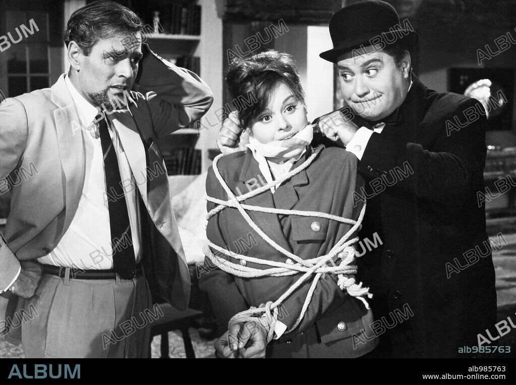 ROCIO DURCAL en ROCIO DE LA MANCHA, 1963. Copyright EPOCA FILMS.