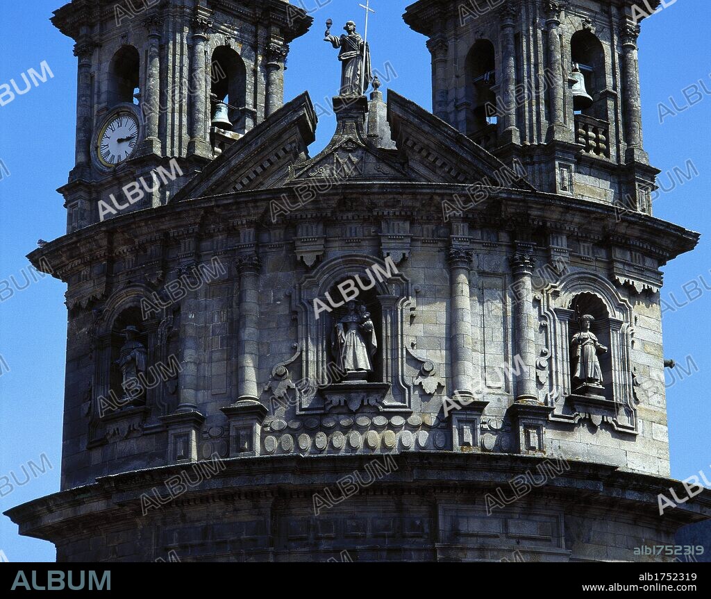 ARTE NEOCLASICO-S. XVIII. ESPAÑA. IGLESIA DE LA PEREGRINA. Construida entre 1778 y 1792 por el arquitecto Antonio SOUTO. Su planta tiene forma de concha o vieira. Detalle de la parte superior de la FACHADA, de forma convexa, con sus dos torres-campanario. PONTEVEDRA. Galicia.