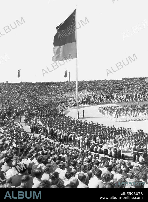 Berlin, 6. Mai 1954. Pfingsttreffen der FDJ (Freie Deutsche Jugend) in Ost-Berlin. Festveranstaltung im Walter-Ulbricht-Stadion (Stadion der Weltjugend). Foto.