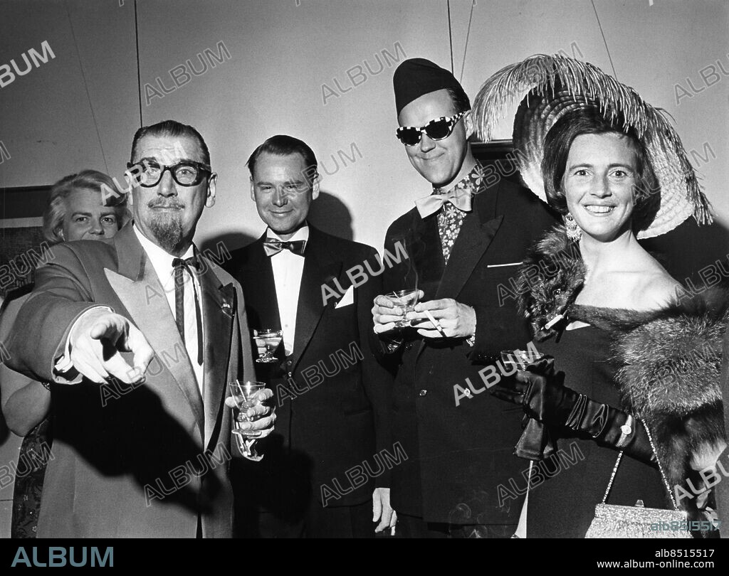 Lundakarnevalen karnevalen i Lund 1966. Karnevalsfilmen. Utdelning av Finn-statyetter vid galapremiären på karnevalsfilmen "Lystnaden". Fr Sten Broman, Jörgen Weibull, Carl Axel Ingemansson och Maj Hähnel-Fant.. Foto: C.A.Raasum / Sydsvenskan / IBL Bildbyrå.