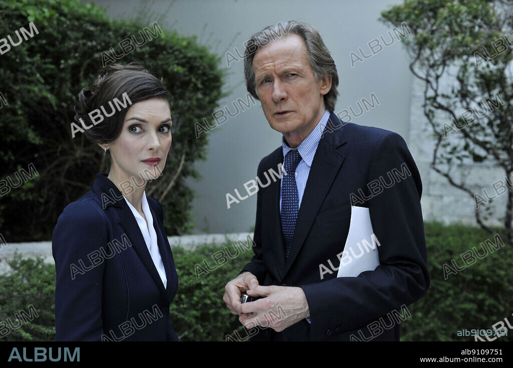 BILL NIGHY und WINONA RYDER in DIE VERSCHWÖRUNG - TÖDLICHE GESCHÄFTE, 2014 (TURKS & CAICOS), unter der Regie von DAVID HARE. Copyright CARNIVAL FILM & TELEVISION.