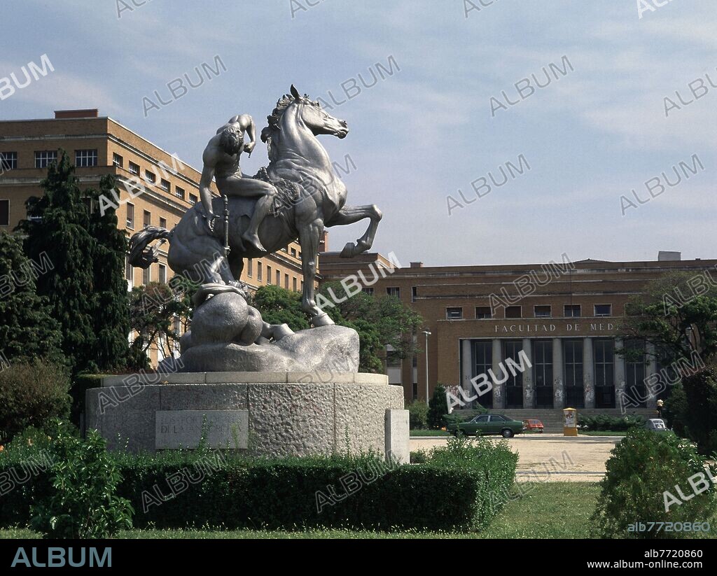 ANNA HYATT HUNTINGTON. FACULTAD MEDICINA - ESCULTURA ECUESTRE - LOS PORTADORES DE LA ANTORCHA.
