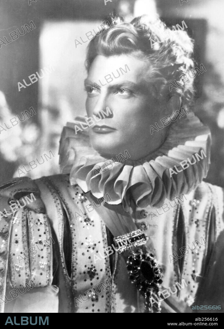 JEAN MARAIS in BEAUTY AND THE BEAST, 1946 (LA BELLE ET LA BEÏTE), directed by JEAN COCTEAU. Copyright FILMS ANDRE PAULVE.