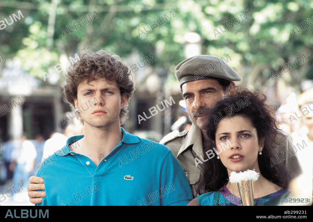 JUAN LUIS GALIARDO, MANUEL DE BLAS y MARIBEL VERDU en SOLDADITO ESPAÑOL, 1988.