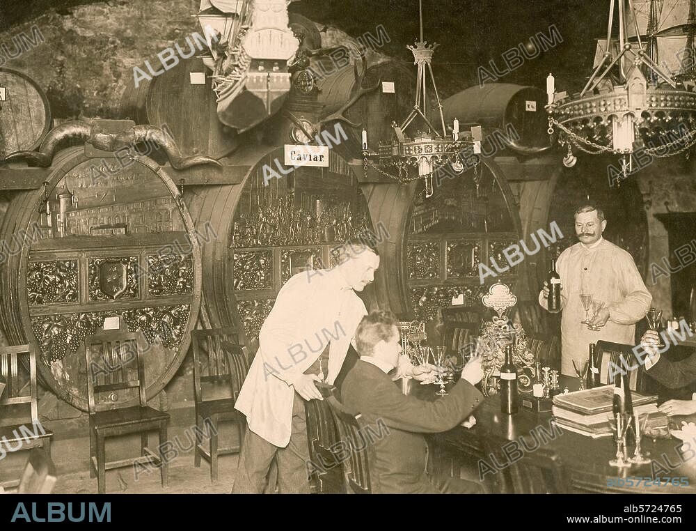 Königsberg - Kaliningrad (Ostpreußen), Weinlokal zum "Blutgericht". Innenansicht. Photographie, undat., um 1905.
