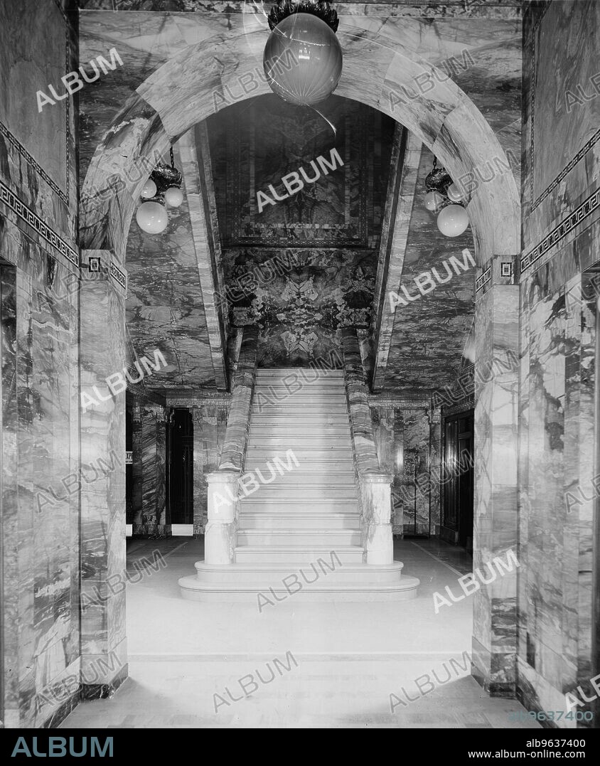 Stairway, main corridor, Majestic B. [Building], Detroit, Mich., between 1905 and 1915.