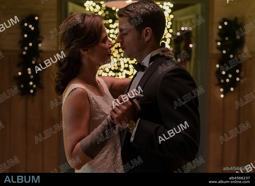 AITANA SANCHEZ-GIJON and MAXI IGLESIAS in VELVET COLLECTION, 2017, directed by GEMA R. NEIRA and RAMON CAMPOS. Copyright BAMBU PRODUCCIONES/MOVISTAR +. Episodio Final. Una historia para recordar.