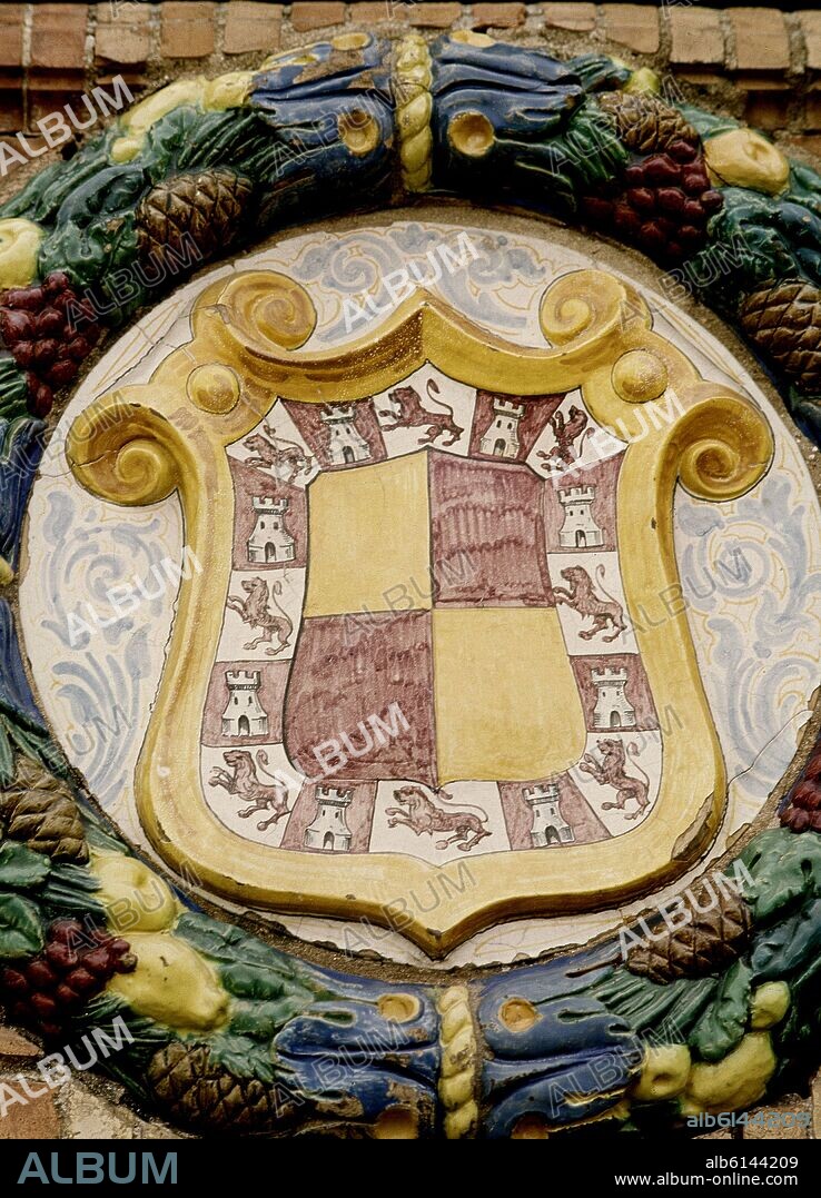 ESCUDO DE JAEN EN LA PLAZA DE ESPAÑA DE SEVILLA - SIGLO XX.