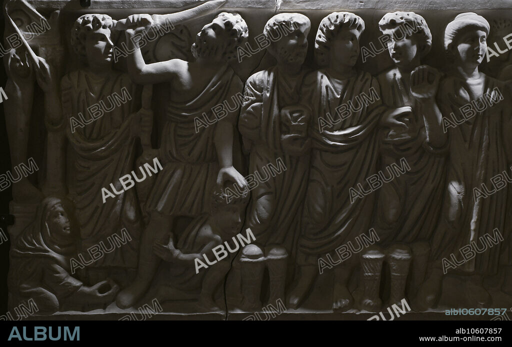 Replica of the sarcophagus of Layos, detail. The original Paleo-Christian sarcophagus was found in Layos, province of Toledo, and is on display at the Frederic Marès Museum in Barcelona. Decorated in high relief with New and Old Testament scenes. From left to right: Raising of Lazarus, Sacrifice of Abraham, Miracle of Fishing and Loaves (Jesus is shown between St Peter and St Andrew), and figure of the prayerful or deceased person. Museum of Visigoth Councils and Culture. Toledo, Castile-La Mancha, Spain.