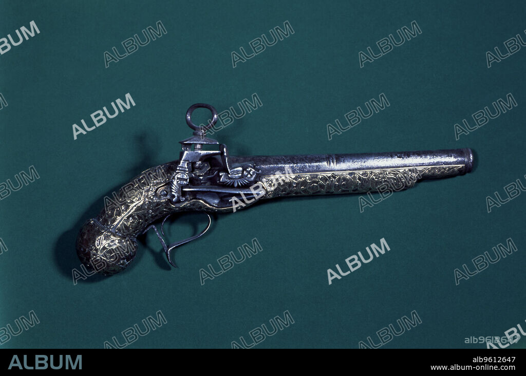 Flintlock pistol with miguelete key.