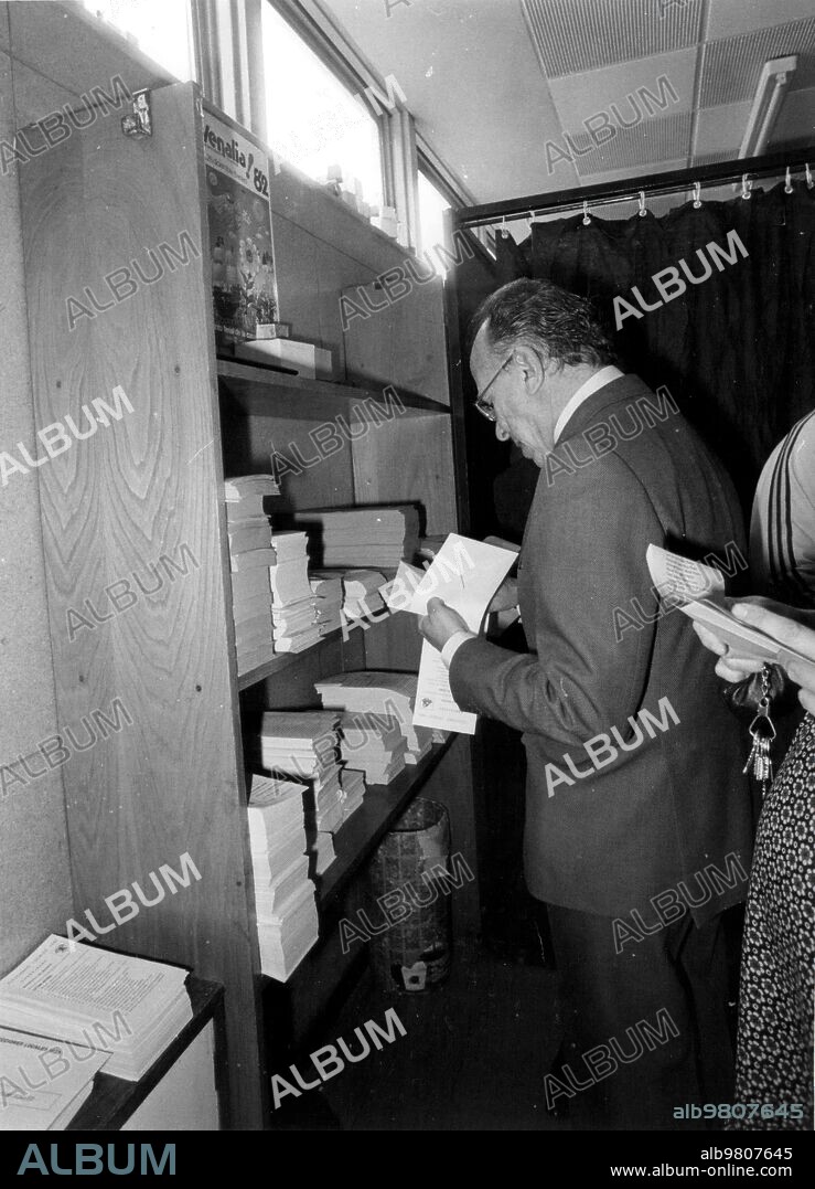 7 mayo 1983. Elecciones Municipales en Madrid: don Santiago Carrillo Votó en el colegio del Pilar, de los Padres Marianistas del madrileño barrio del niño Jesús.