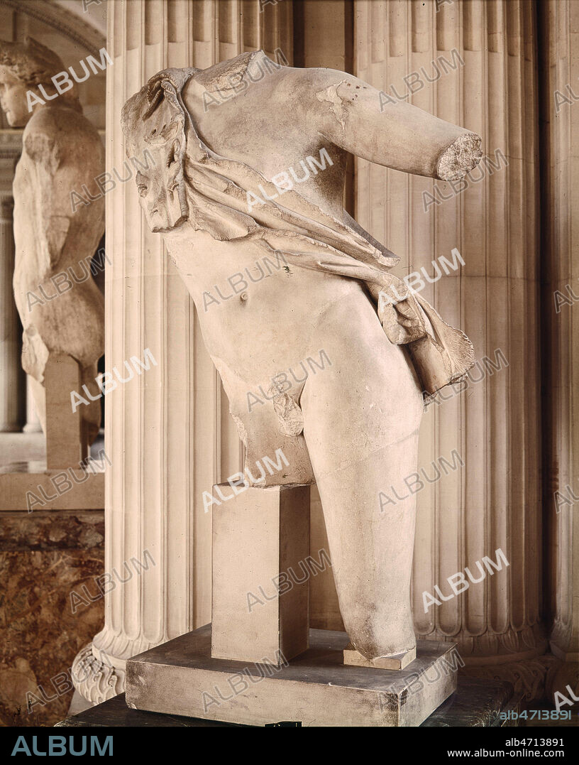 'Satyre au repos' de PRAXITELE (4 S.). Musee du ouvre, Paris. Credit: Collection Bouquignaud/KHARBINE-TAPABOR.