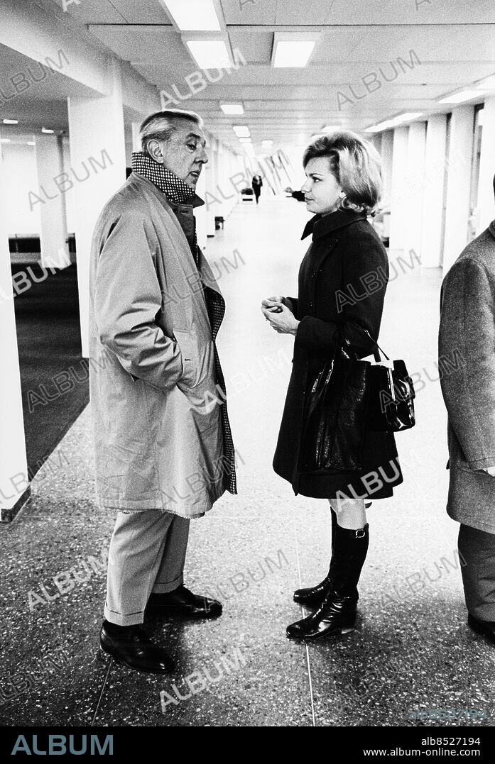 1968.. Orig. bildtext... JACQUES TATI OCH BIRGITTA SANDSTEDT 1968 Anm. Regissörer Journalister Profiler Komiker CD77 persons: Birgitta Sandstedt ;Jacques Tati sites: FRANKRIKE* ;SVERIGE.