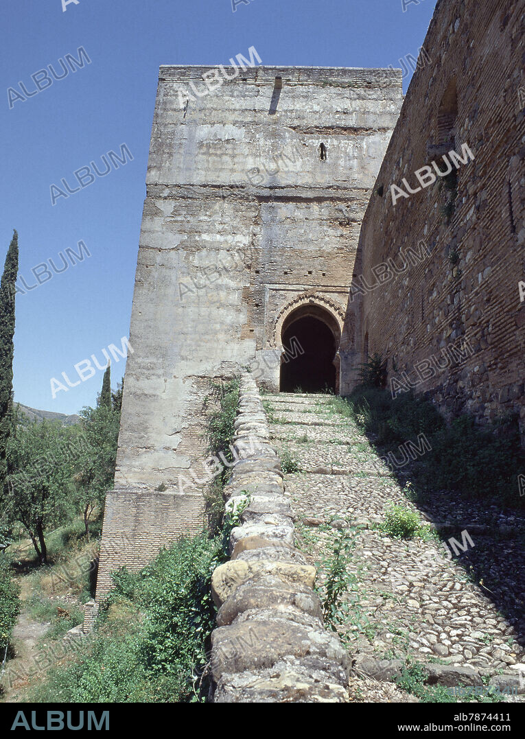 PUERTA DE LA DEPOSICION DE LAS ARMAS - COSTADO NORTE DE LA ALCAZABA - SIGLO XIII.