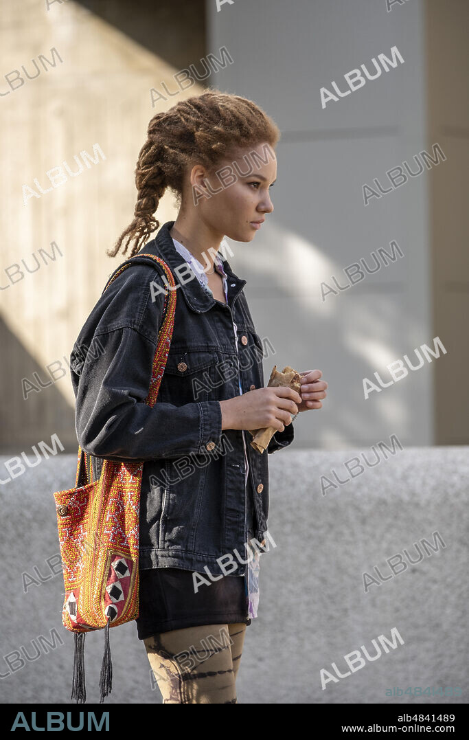 AYOOLA SMART in KILLING EVE, 2018, directed by PHOEBE WALLER-BRIDGE. Copyright SID GENTLE FILMS. Season 3 Episode 2 Management Sucks.