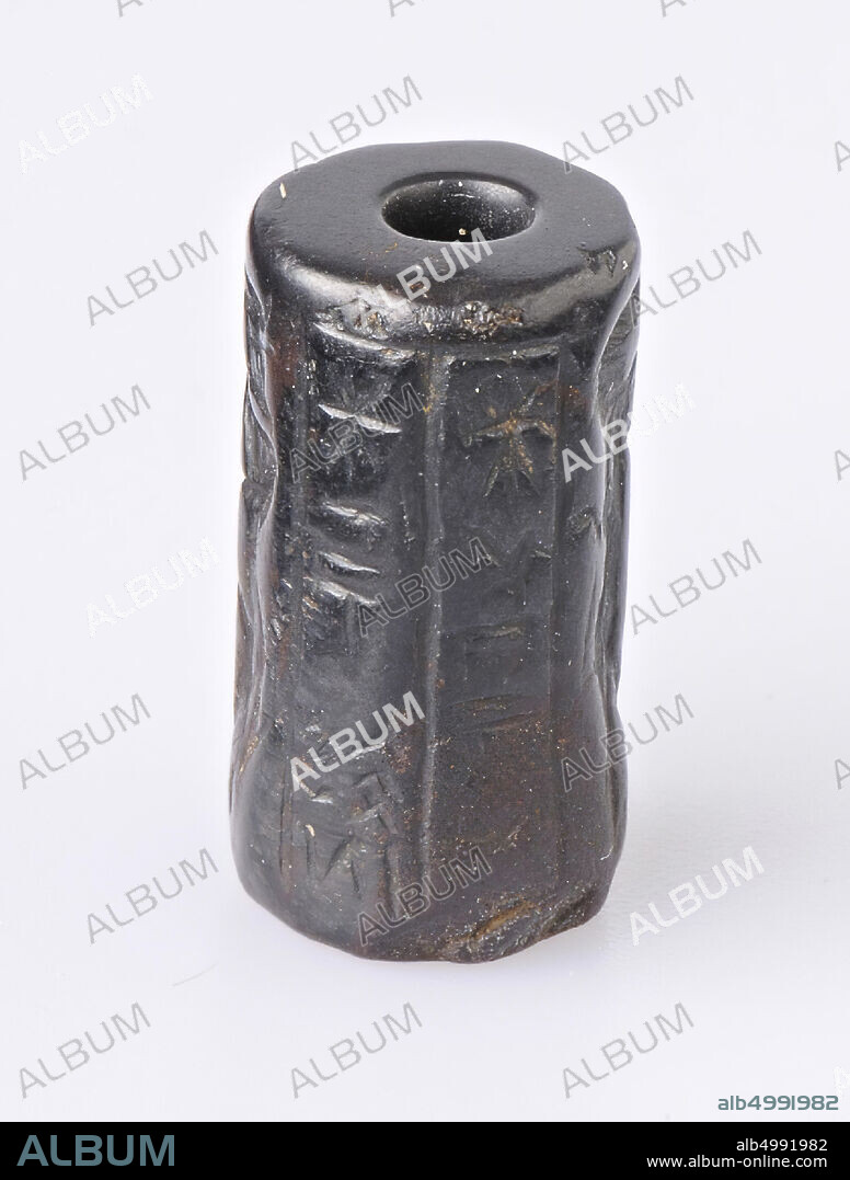 Vz: warring hero and lion and warring hero and gazelle, inscription, coil seal, quartz matite, Color: black, Shape: cylinder, Processing:, Method of manufacture:, L. 19 mm, Diam. 10 mm, 1st Dynasty Babylon, ca. 1800 BC.