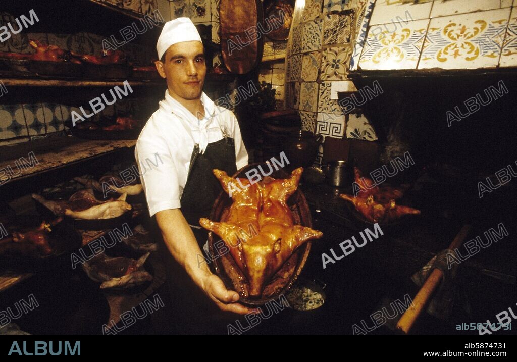 "Casa Botín" (c/ Cuchilleros), el restaurant más antiguo del mundo; cochinillo recién asado.