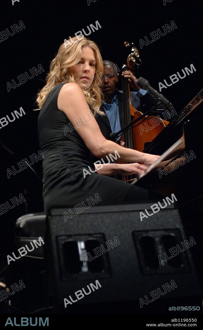 Jun 21, 2009 - Portsmouth, Virginia , USA - DIANA KRALL treats a almost sold out crowd to some wonderful jazz at the Netelos Pavillion. 21/06/2009