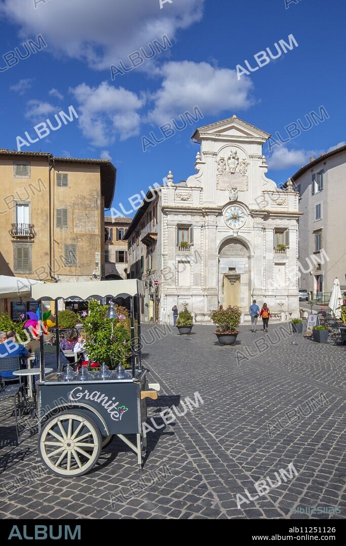 The Fountain, Market Square, Spoleto, Umbria, Italy, Europe.