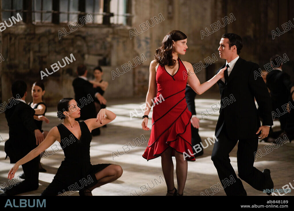 IDINA MENZEL en RENT, 2005, dirigida por CHRIS COLUMBUS. Copyright SONY PICTURES / BRAY, PHIL.