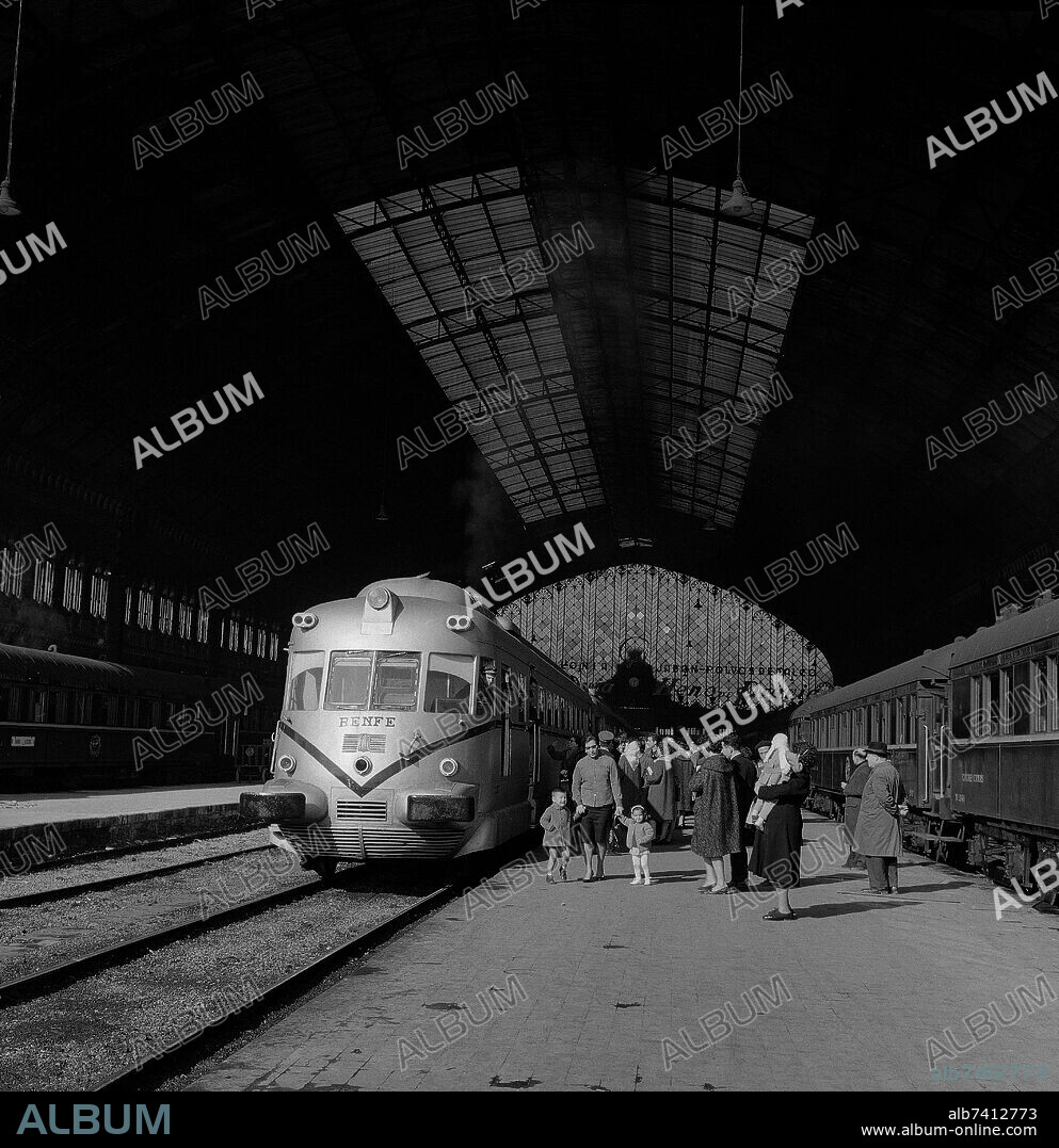 ESTACION DE ATOCHA - FOTOGRAFIA EN BLANCO Y NEGRO - AÑOS 60.