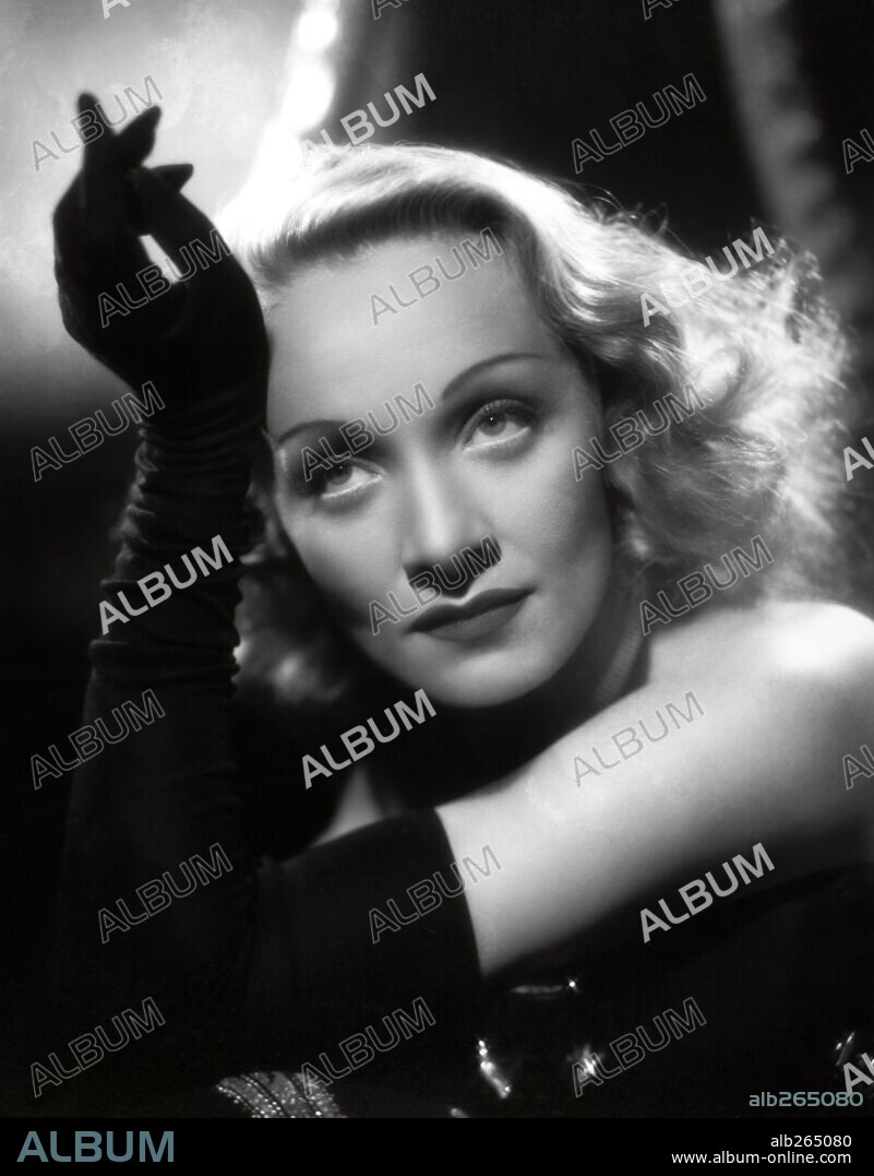 MARLENE DIETRICH. 1934