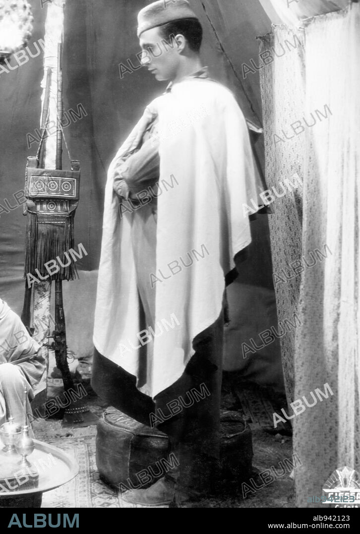 HARKA, 1941, dirigida por CARLOS AREVALO. Copyright CIFESA.