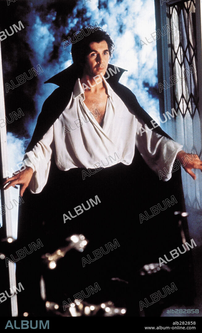 FRANK LANGELLA in DRACULA, 1979, directed by JOHN BADHAM. Copyright UNIVERSAL PICTURES.