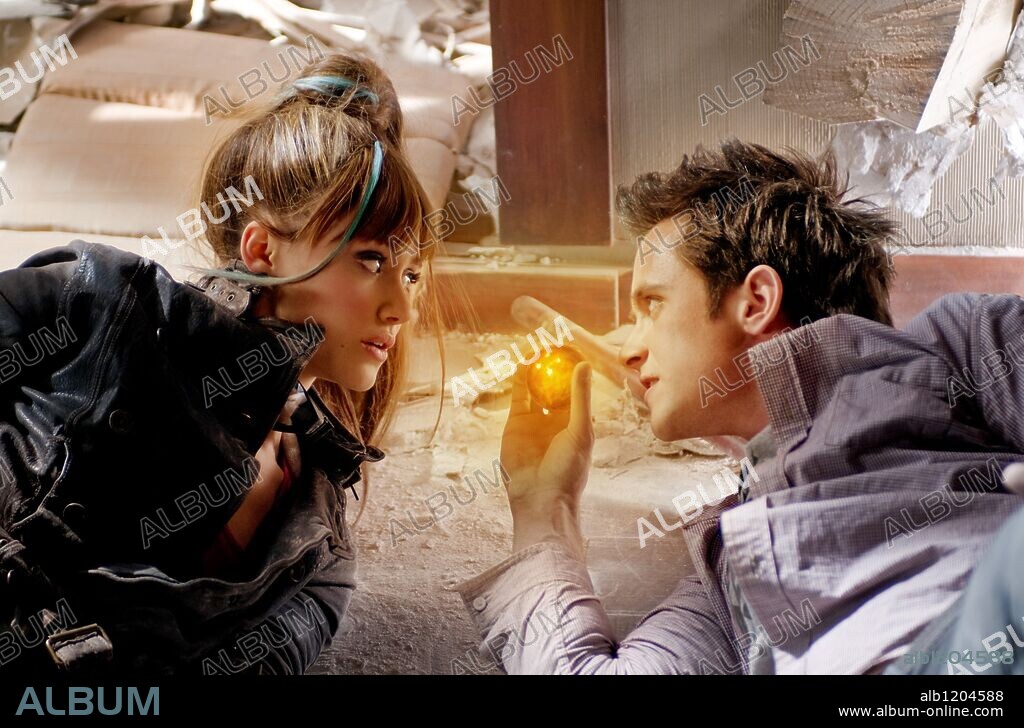 EMMY ROSSUM y JUSTIN CHATWIN en DRAGONBALL EVOLUTION, 2009, dirigida por JAMES WONG. Copyright DUNE ENTERTAINMENT/STAR OVERSEAS/TWENTIETH CENTURY FOX / GAVICA, MARTIN.