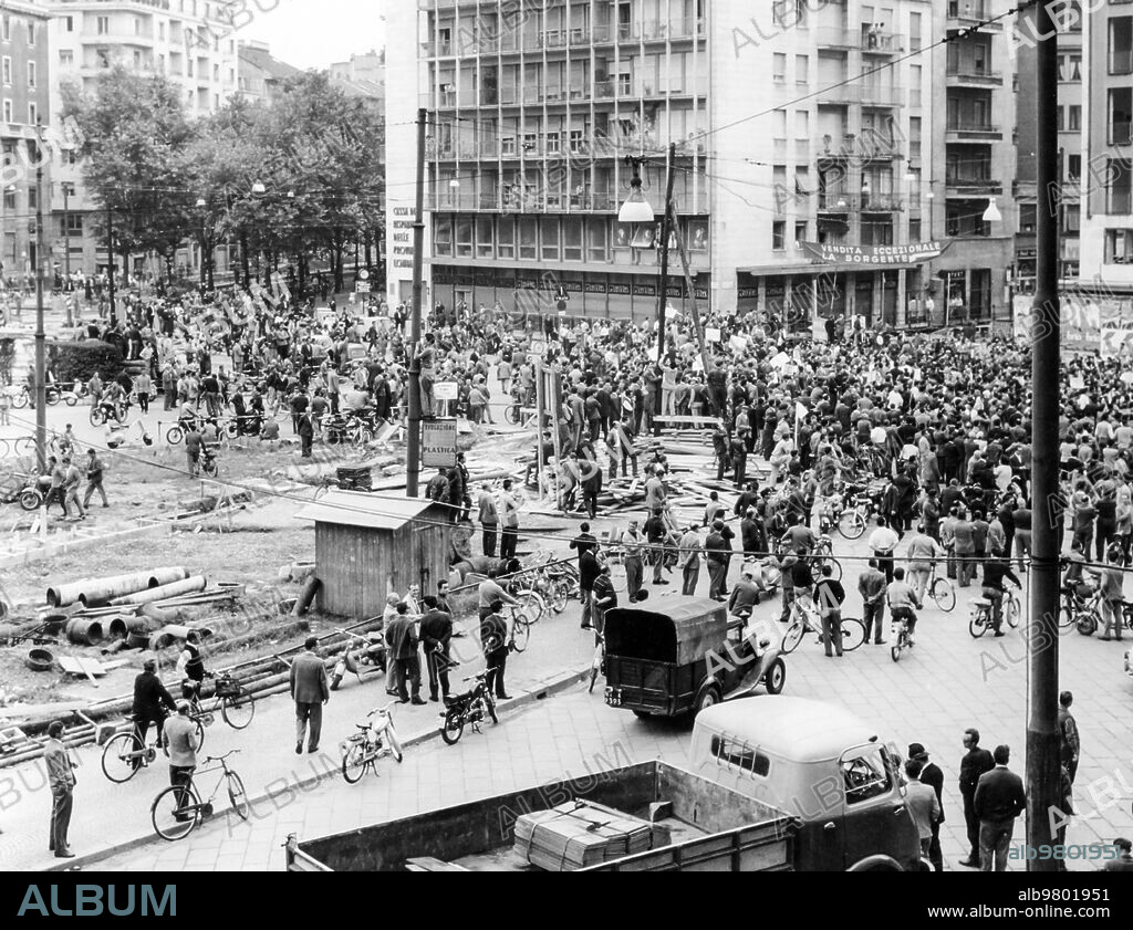 Demonstration and strike in front of the Chamber of Labour in Piazzale Loreto, Milan, 1960.