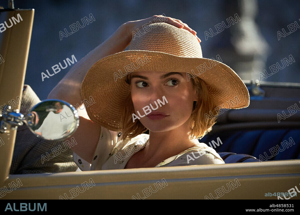 LILY JAMES dans REBECCA, 2020, réalisé par BEN WHEATLEY. Copyright NETFLIX/WORKING TITLE FILMS.