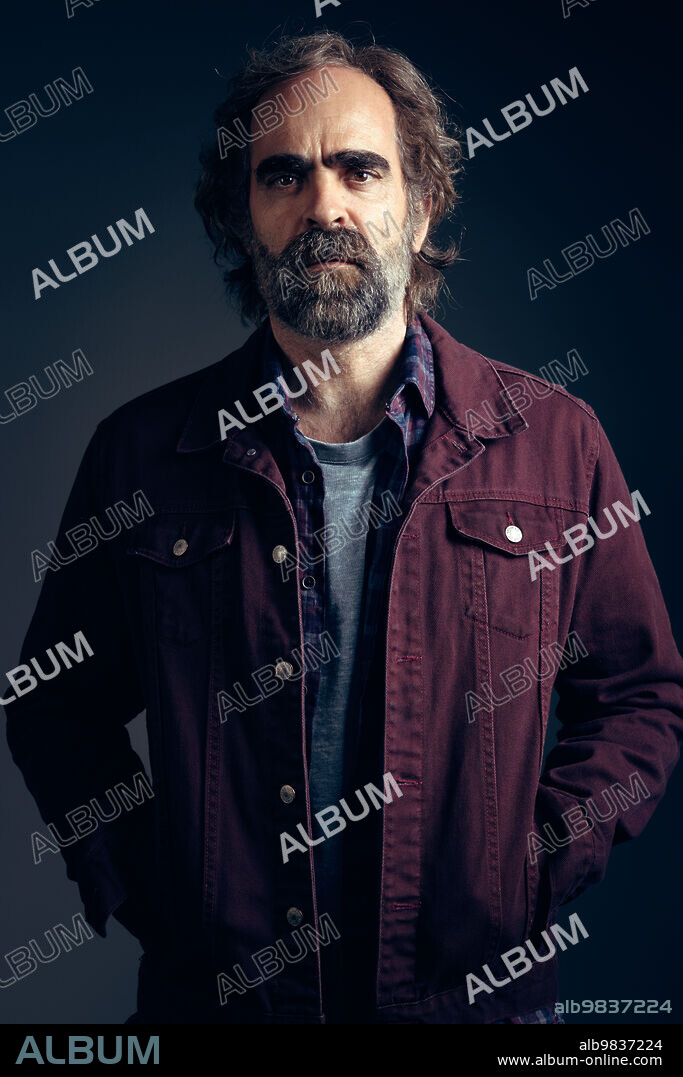 LUIS TOSAR en FATUM, 2023, dirigida por JUAN GALIÑANES. Copyright Vaca Films / Amazon Prime Video.