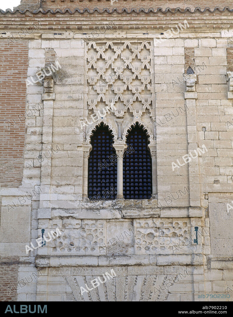 EXTERIOR-FACHADA ARABE DEL ANTIGUO PALACIO DE ALFONSO XI-DETALLE.