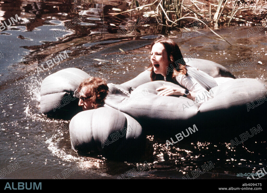 DIANE KEATON y WOODY ALLEN en EL DORMILÓN, 1973 (SLEEPER), dirigida por WOODY ALLEN. Copyright UNITED ARTISTS.