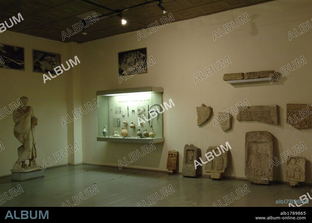 MUSEO ARQUEOLOGICO. Vista exterior. Ubicado en el edificio del antiguo Palacio de Congresos de la época comunista. Tirana. República de Albania.