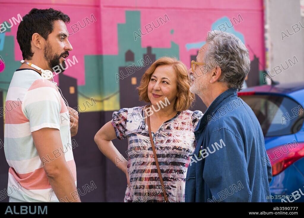 CARMEN MACHI, FERNANDO COLOMO y PACO LEON en LA TRIBU, 2018, dirigida por FERNANDO COLOMO. Copyright MOD PRUD/ATRESMEDIA CINE/MOVISTAR + / GOMEZ, ADRI.