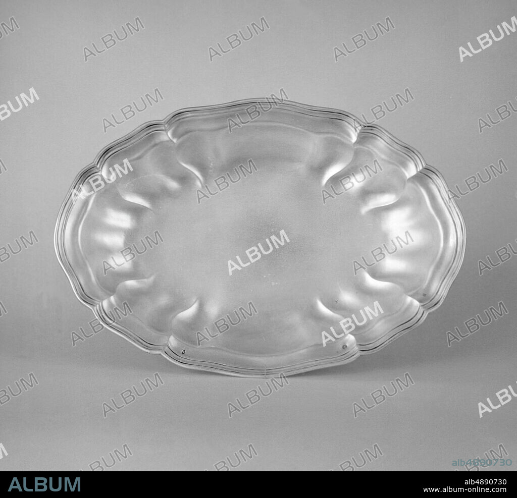 Christian Drentwett II, Oval dish, German, Augsburg, Christian Drentwett II (17291801, master 1754), 176769, German, Augsburg, Silver, Width: 14 1/2 in. (36.8 cm), Metalwork-Silver.