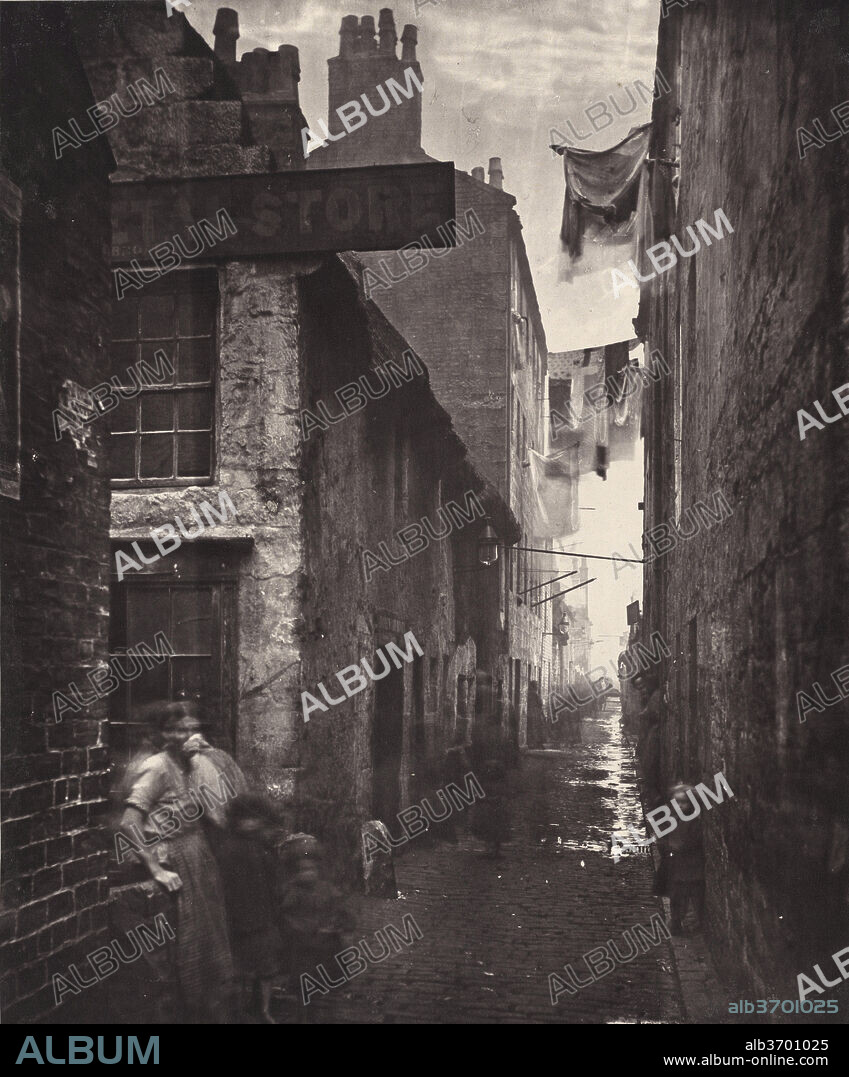 THOMAS ANNAN. Old Vennel, Off High Street. Dated: 1868-1871. Dimensions: image: 26.9 x 22.3 cm (10 9/16 x 8 3/4 in.)  sheet: 50.8 x 37.9 cm (20 x 14 15/16 in.). Medium: carbon print.
