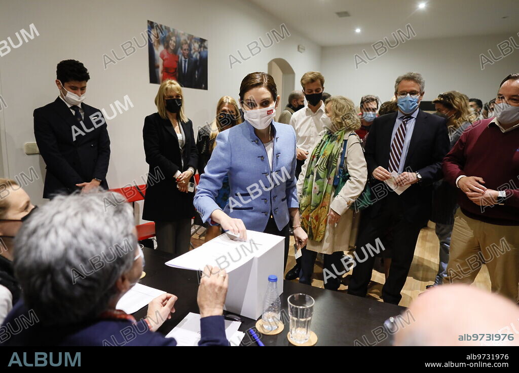 Madrid, 21/03/2022. Sede del PP en el distrito de Chamberí. La presidenta de la CAM, Isabel Díaz Ayuso, acude a votar al candidato para presidir el PP. Foto: Guillermo Navarro. ARCHDC.