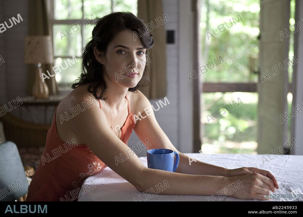 COBIE SMULDERS in SAFE HAVEN, 2013, directed by LASSE HALLSTROM. Copyright NICHOLAS SPARKS PRODUCTIONS.