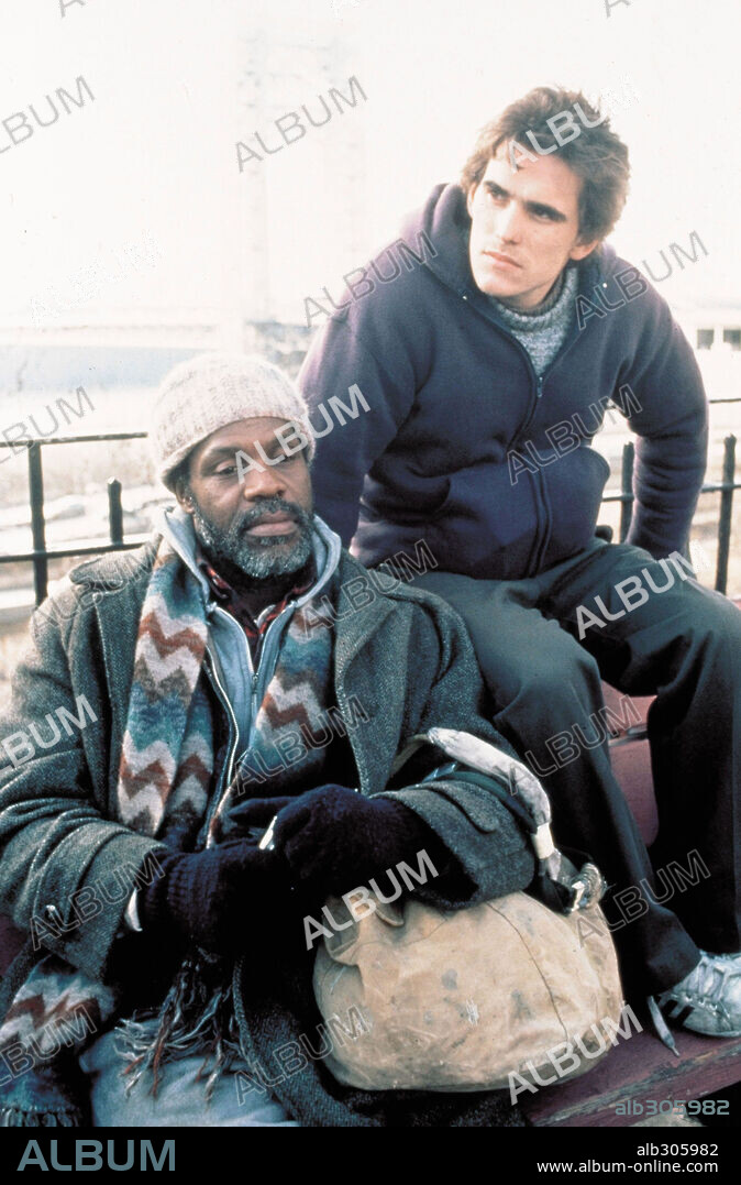 DANNY GLOVER and MATT DILLON in THE SAINT OF FORT WASHINGTON, 1993, directed by TIM HUNTER. Copyright WARNER BROTHERS.