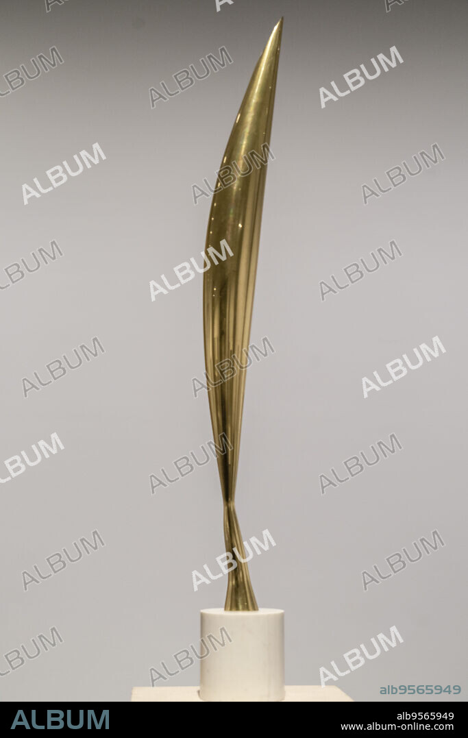 Constantin Brancusi, Bird in space, 1926, New National Gallery, Berlin, Federal Republic of Germany.