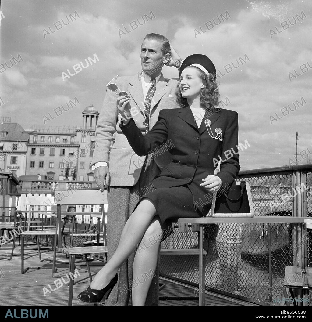 Maj 1947 Göteborg. Skådespelerskan Marianne Gyllenhammar och Lasse Dahlquist *** Local Caption *** GP. KAMERAREPORTAGE.
