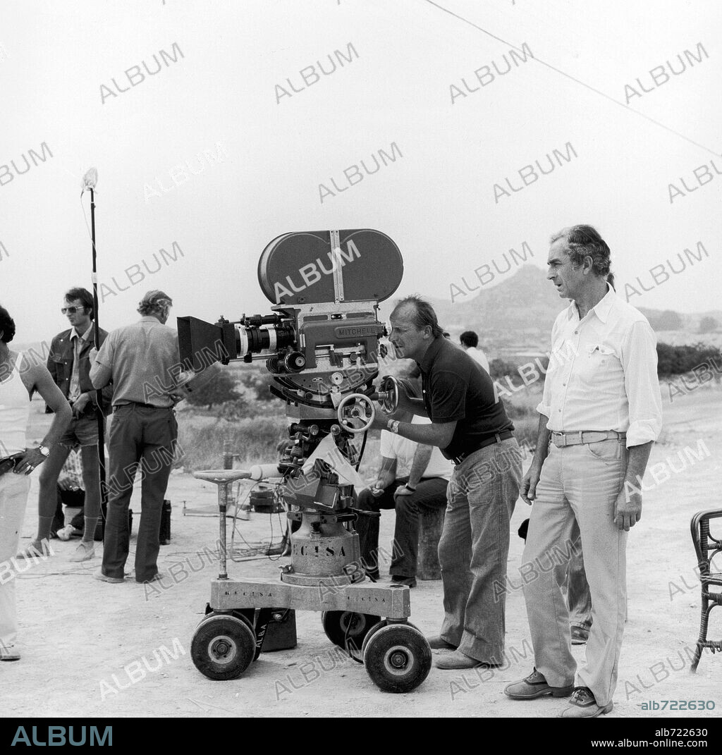 MICHELANGELO ANTONIONI en EL REPORTERO, 1975 (PROFESSIONE: REPORTER), dirigida por MICHELANGELO ANTONIONI. Copyright M.G.M / STEINER, FLORIANO.
