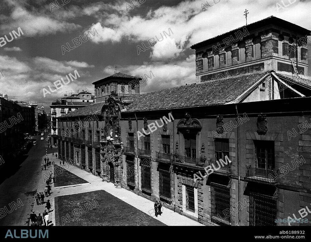 PEDRO DE RIBERA. FACHADA DEL ANTIGUO HOSPICIO DE MADRID CONVERTIDO EN SEDE DEL MUSEO MUNICIPAL CONSTRUIDO ENTRE 1721 Y 1726 - FOTOGRAFIA EN BLANCO Y NEGRO - AÑOS 60.
