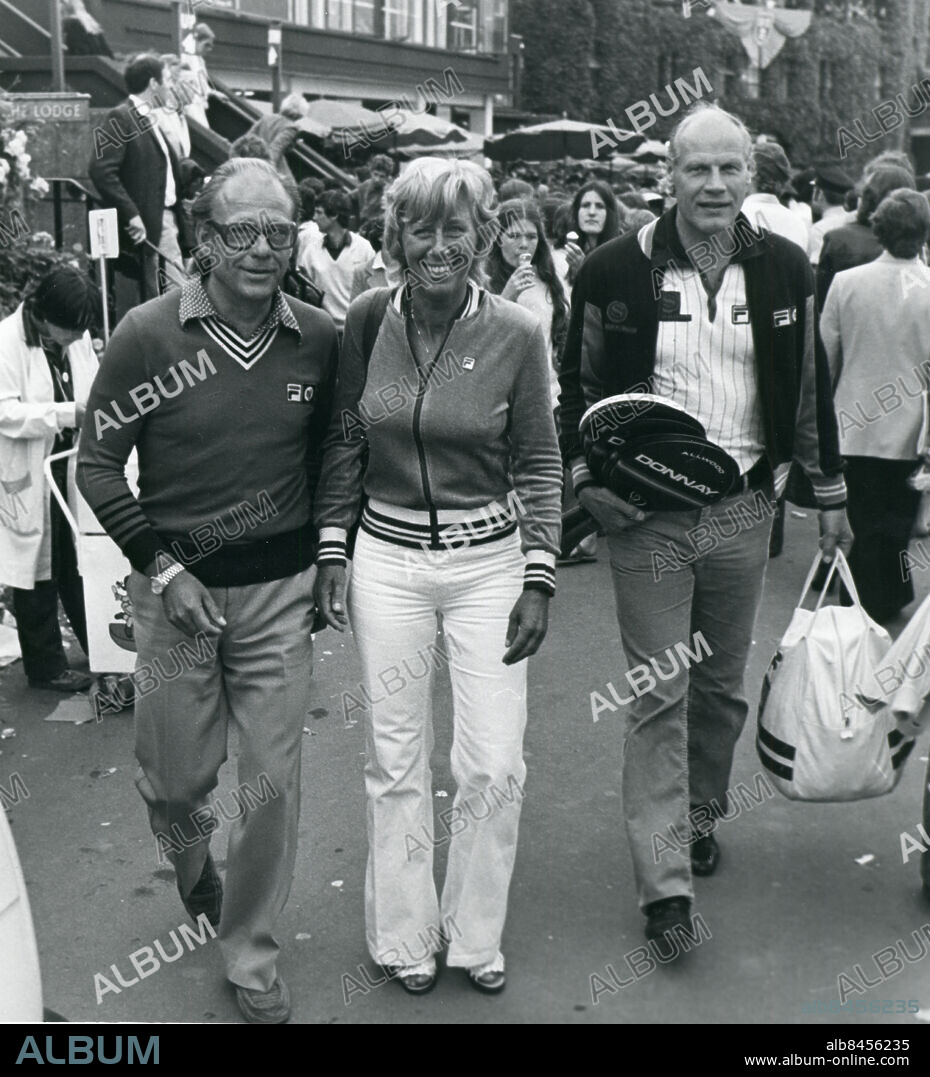 STOCKHOLM 1979-07-05. Tennisspelaren Björn Borgs föädrar Rune and Margareta Borg tillsammans med Borgs tränare Lennart Bergelin. Foto: Jacob Forsell / XP / SCANPIX / Kod: 14. ** OUT AFTONBLADET, PUNKT SE **.