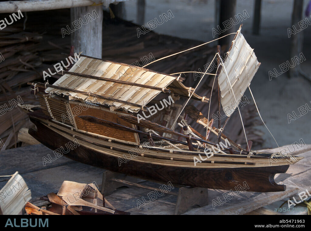 The ‘Sea Gypsies’ or Moken of the Andaman Sea, known in Thai as chao thalae or ‘people of the sea’, are divided into three groups. They number between 4,000 and 5,000, they live only on the coast, either in huts by the shore, or on craft that ply the coastal waters from the Mergui Archipelago in Burma to the Tarutao Islands in Southern Thailand.